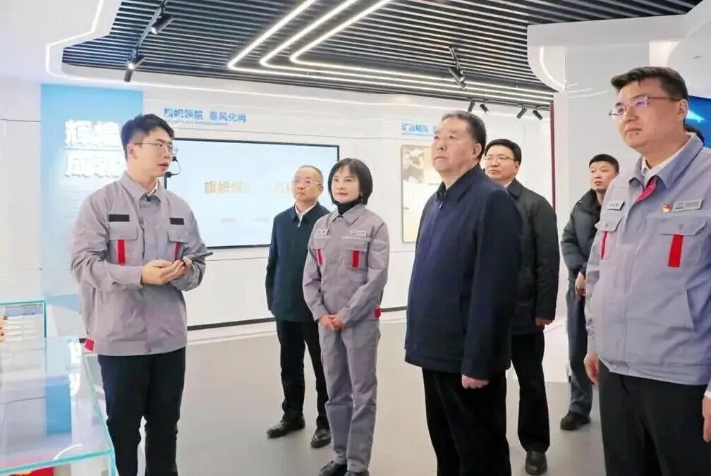 湖南省政协主席毛万春来长沙矿冶院调研 湖南省政协主席毛万春来长沙矿冶院调研